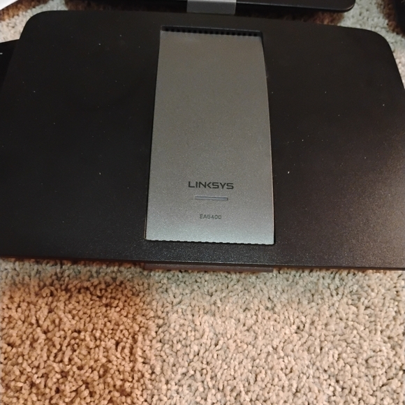Linksys AC1200 Router - Picture 5 of 9